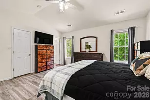 9306 Tiger Lily Ln, Charlotte, NC 28215 - Photo 18
