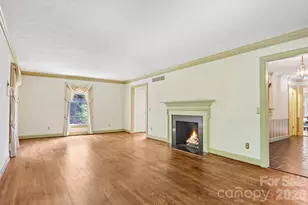 104 Finley St, Hendersonville, NC 28739 - Photo 8