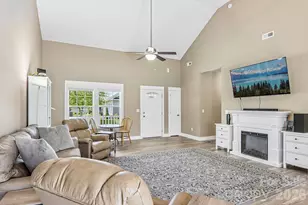 464 Riverwind Dr, Hendersonville, NC 28739 - Photo 6