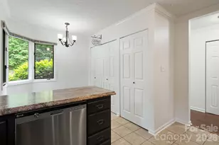 305 Piney Mountain Dr, Asheville, NC 28805 - Photo 12