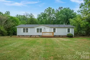 2780 Orangewood Ln, Newton, NC 28658 - Photo 2