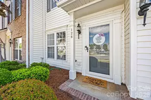 126 Autumn Falls Dr, Lake Wylie, SC 29710 - Photo 2