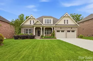 4005 Stonehill Ln, Matthews, NC 28104 - Photo 2