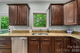 221 Courtland Pl, Asheville, NC 28801 - Photo 16