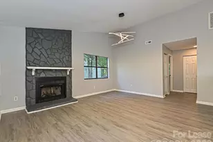633 Pennwood Ln, Charlotte, NC 28215 - Photo 2