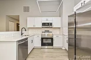 633 Pennwood Ln, Charlotte, NC 28215 - Photo 6