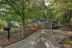633 Pennwood Ln, Charlotte, NC 28215 - Photo 10
