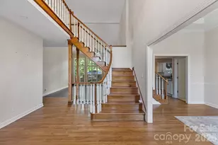9111 Brocklehurst Ln, Charlotte, NC 28215 - Photo 6