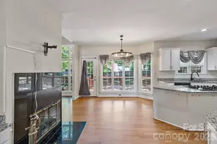 9111 Brocklehurst Ln, Charlotte, NC 28215 - Photo 16