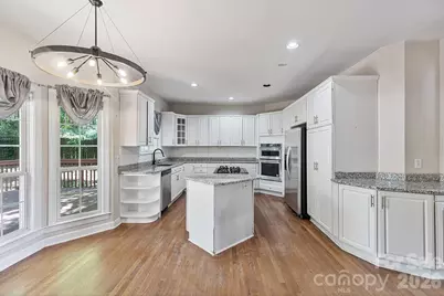 9111 Brocklehurst Lane, Charlotte, NC 28215 - Photo 14