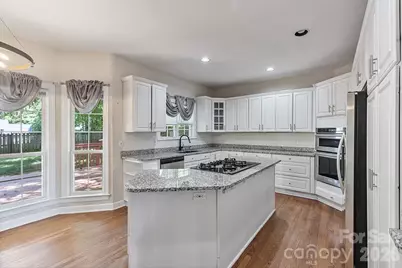 9111 Brocklehurst Lane, Charlotte, NC 28215 - Photo 10
