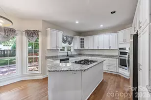 9111 Brocklehurst Ln, Charlotte, NC 28215 - Photo 10