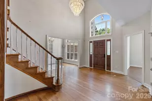 9111 Brocklehurst Ln, Charlotte, NC 28215 - Photo 6