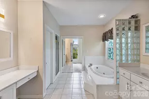 9111 Brocklehurst Ln, Charlotte, NC 28215 - Photo 22
