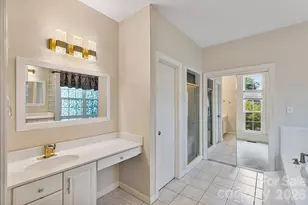 9111 Brocklehurst Ln, Charlotte, NC 28215 - Photo 22