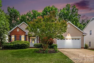 10312 Fairbourne Ct, Charlotte, NC 28269 - Photo 2