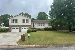 323 Swamp Fox Dr, Fort Mill, SC 29715 - Photo 1