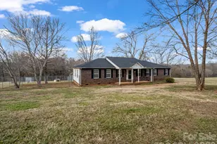5573 Lennox Dr, Kings Mountain, NC 28086 - Photo 2