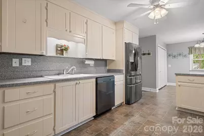 508 2nd Avenue NE, Conover, NC 28613 - Photo 6