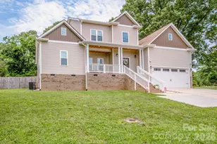 3211 Oakdale Rd, Charlotte, NC 28216 - Photo 2