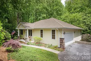 113 Chancery Ct, Flat Rock, NC 28731 - Photo 2