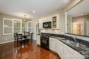 113 Chancery Ct, Flat Rock, NC 28731 - Photo 18
