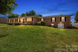 912 Briggs St NW, Valdese, NC 28690 - Photo 2