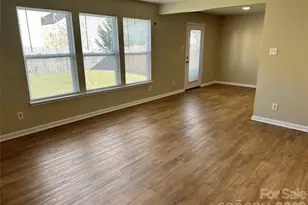 3042 Meadow Knoll Dr, Charlotte, NC 28269 - Photo 2