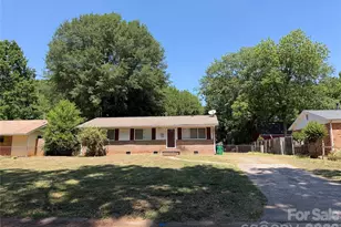 4101 Foxford Pl, Charlotte, NC 28215 - Photo 2