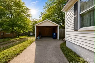 383 E Catawba Ave, Mooresville, NC 28115 - Photo 2