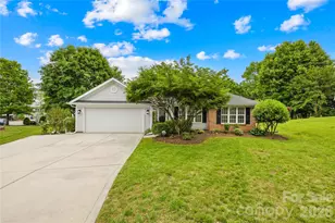 124 Huckleberry Ln, Mount Holly, NC 28120 - Photo 1