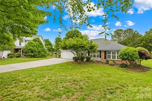 124 Huckleberry Ln, Mount Holly, NC 28120 - Photo 2