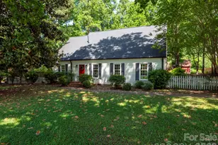 14132 Honeysuckle Ridge Dr, Matthews, NC 28105 - Photo 2