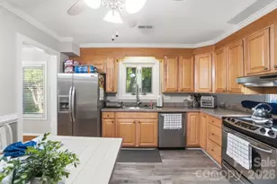 8616 Longbriar Dr, Charlotte, NC 28212 - Photo 16