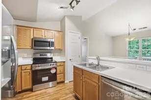 2830 Black Walnut Ln, Charlotte, NC 28262 - Photo 4