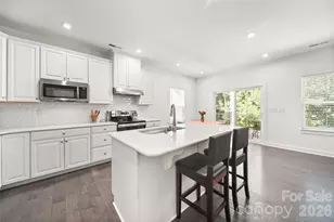 10050 Lilac Ct, Charlotte, NC 28215 - Photo 8
