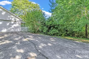 105 Amelia Dr, Hendersonville, NC 28792 - Photo 4