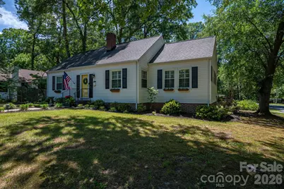 823 N Laurel Street, Lincolnton, NC 28092 - Photo 2