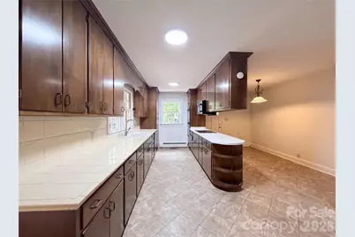 318 Valley Stream Road, Statesville, NC 28677 - Photo 2
