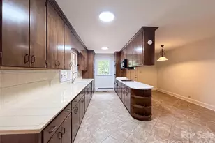 318 Valley Stream Rd, Statesville, NC 28677 - Photo 2