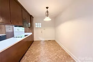 318 Valley Stream Rd, Statesville, NC 28677 - Photo 6