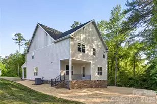 3883 12th St NE, Hickory, NC 28601 - Photo 2