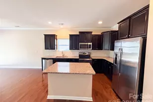 7110 Strawberry Fields Ln, Charlotte, NC 28278 - Photo 2