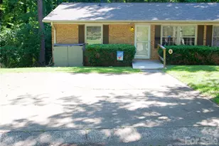 4631 Highlake Dr, Charlotte, NC 28215 - Photo 2