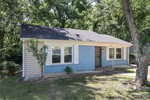 609 Fawnbrook Ln, Charlotte, NC 28217 - Photo 2
