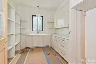 1329 Bevis Dr, Charlotte, NC 28209 - Photo 8