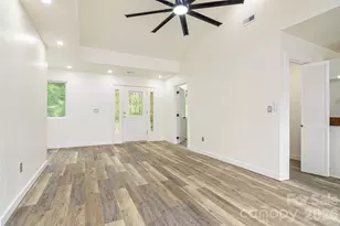 286 Berkeley Rd, Hendersonville, NC 28792 - Photo 4