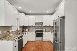 2715 Thornburg Ct, Monroe, NC 28110 - Photo 10