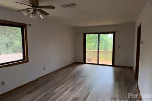 581 Courtwood Ln, Hendersonville, NC 28739 - Photo 2
