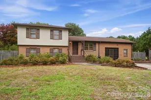12006 Swanee Ln, Charlotte, NC 28273 - Photo 2